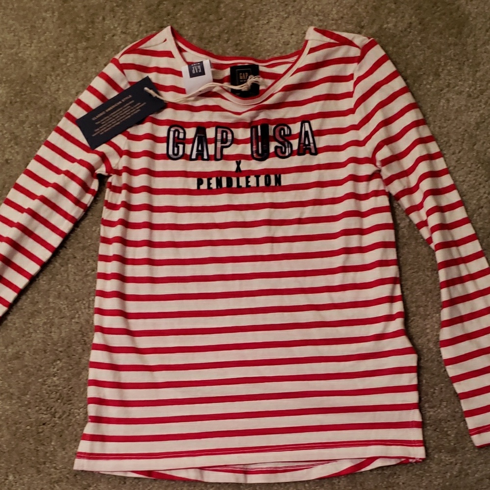 Gap Girls Long Sleeved T-shirt.Sz Small. NWT